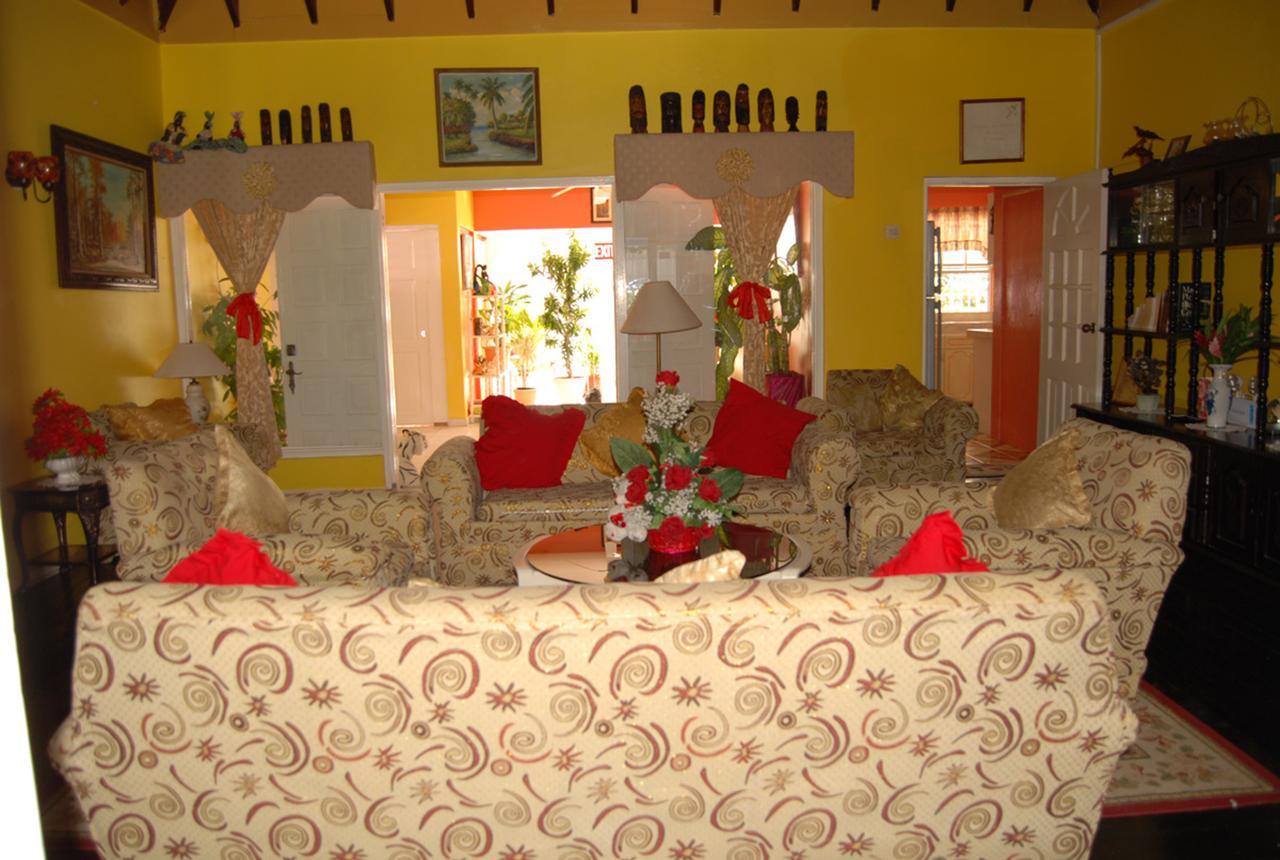 Pink Hibiscus Bed And Breakfast Montego Bay Zewnętrze zdjęcie
